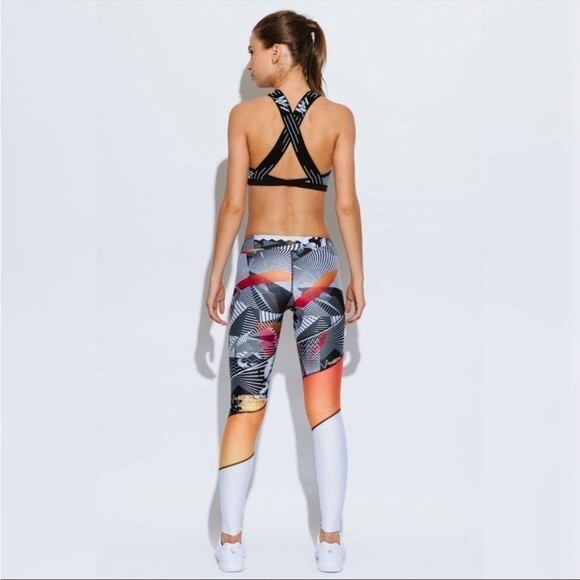 We Are Handsome Flexicool Rift Performance High Neck Crop Sports Bra S NWOT - Picture 5 of 16